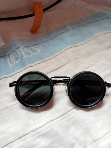Fashionable Adjustable Sunglasses: Suitable for retro punk parties, sunshade, sun protection and festivals like Easter, graduation season, Halloween and Christmas. With aluminum-magnesium lenses, alloy frames, a glasses case and a lens cloth. photo review